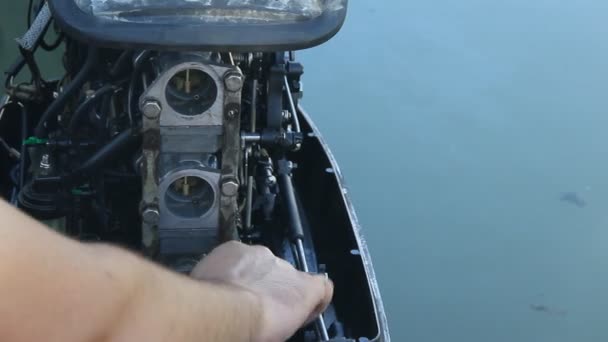 Reparação Motor Popa Para Barco Marinho Motor Barco Mãos Homem — Vídeo de Stock