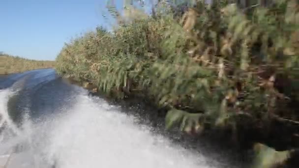 Salpicos Água Baixo Dos Barcos Motor — Vídeo de Stock