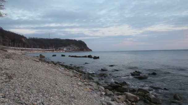Rustige Avond Zee Kleine Rimpelingen Het Water Strand Zonder Mensen — Stockvideo