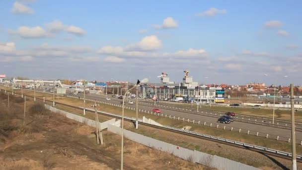 Frühlingslandschaft Mit Straße Und Eisenbahn Rostow Autobahn Der Einfahrt Nach — Stockvideo