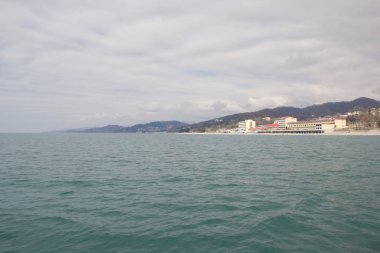 Tuvalet, Krasnodar Krayı, Rusya Federasyonu-24 Şubat 2017: Tatil ve tatil evleri Karadeniz civarında Sochi üzerinde. Manzara köyleri Uch-Dere, tuvalet ve Dagomys bulutlu bir günde denizden