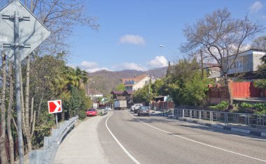 Tuvalet, Krasnodar Krayı, Rusya Federasyonu-24 Şubat 2017: Erken baharda Köyü manzara. Loo Karadeniz üzerinde büyük Sochi alanlarından biridir