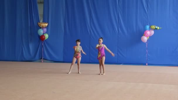 Primorsko Akhtarsk Rusya Ocak 2019 Iki Küçük Kız Jimnastikçi Egzersiz — Stok video
