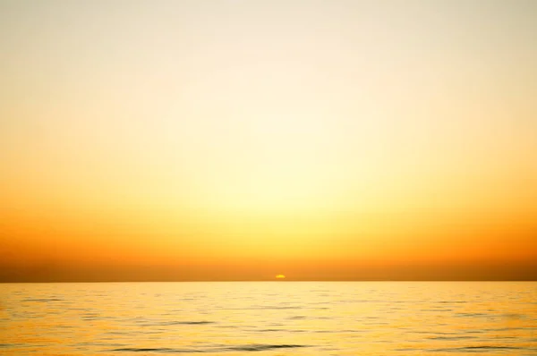 Heta Solen Att Komma Bakom Havet Horisonten — Stockfoto