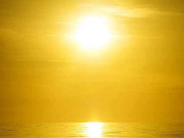 Wspaniały Zachód Słońca Nad Falami Morza Latem — Zdjęcie stockowe