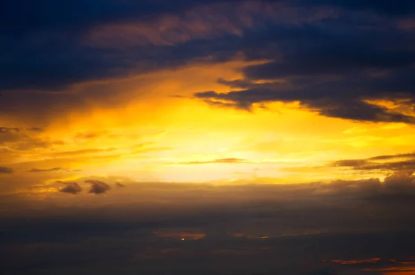 Nubes Del Cielo Puesta Sol Delicados Tonos Del Cielo Puesta — Foto de Stock