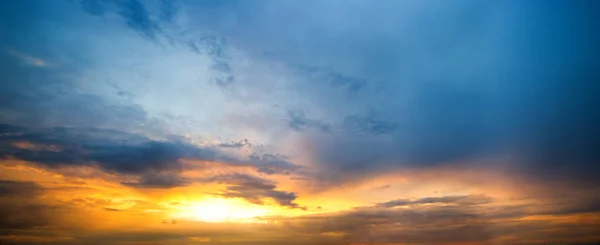 Nubes Del Cielo Puesta Sol Delicados Tonos Del Cielo Puesta — Foto de Stock