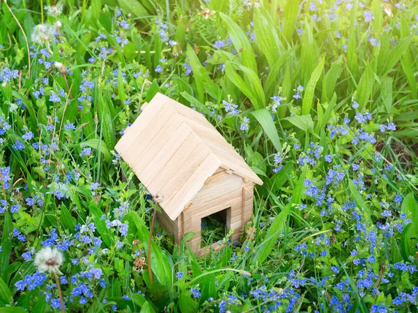 Speelgoed houten huis — Stockfoto