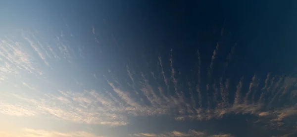 Nubes Del Cielo Puesta Sol Delicados Tonos Del Cielo Puesta —  Fotos de Stock