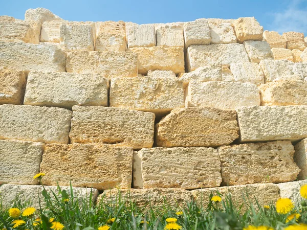 Los Ladrillos Apilados Piedra Caliza Cierran Material Construcción Ecológico —  Fotos de Stock