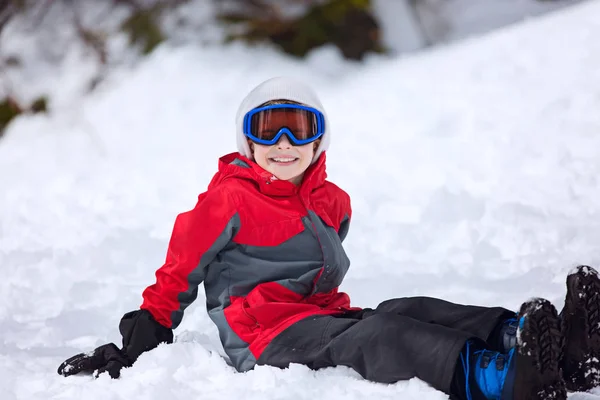 Animado Sorrindo Menino Óculos Esqui Pronto Para Trenó Desfrutando Atividades — Fotografia de Stock