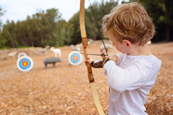 Little Boy Doing Archery Aiming Target Fun Outdoor Activity Concept — Stock Photo, Image