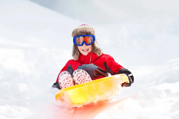 Niño Feliz Positivo Disfrutando Trineo Clima Frío Aire Libre Concepto —  Fotos de Stock