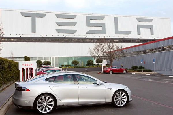 Фримонт Калифорния Января 2020 Года Зарядка Tesla Model Станции Суперзарядки — стоковое фото