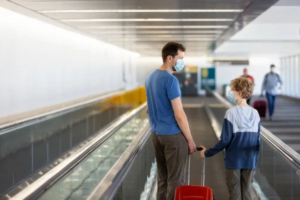 Family Two Father Son Face Masks Standing Luggage Airport Travel — Stock Photo, Image