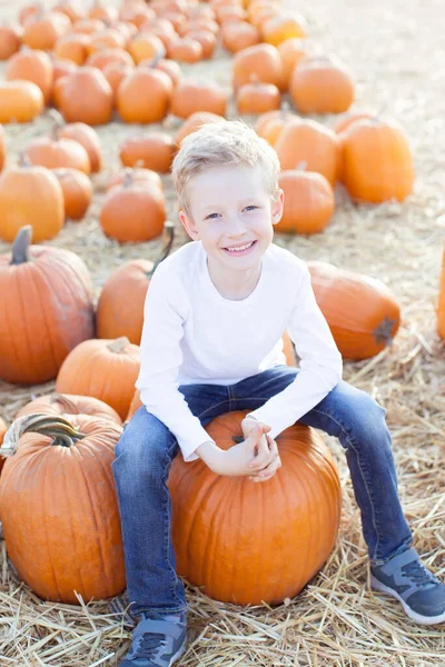 Smiling Little Boy Sitting Pumpkin Pumpkin Patch Fall Season Concept — Stock Photo, Image