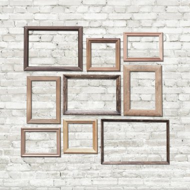 tuğla duvar eski fotoğraf çerçeveleri