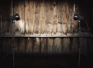 ahşap duvar ile eski odasında fotoğraf stüdyosu