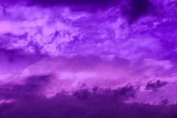 Cielo Viola Con Nuvole Sfondo Drammatico Neon — Foto Stock