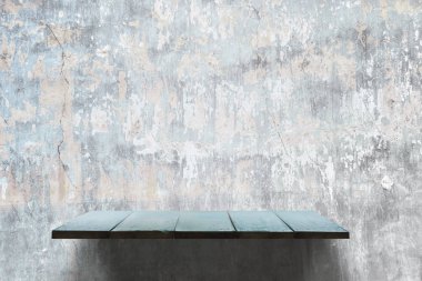 Beton duvar boş rafları