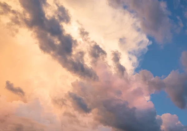 Güzel Dramatik Gökyüzü Arka Plan — Stok fotoğraf