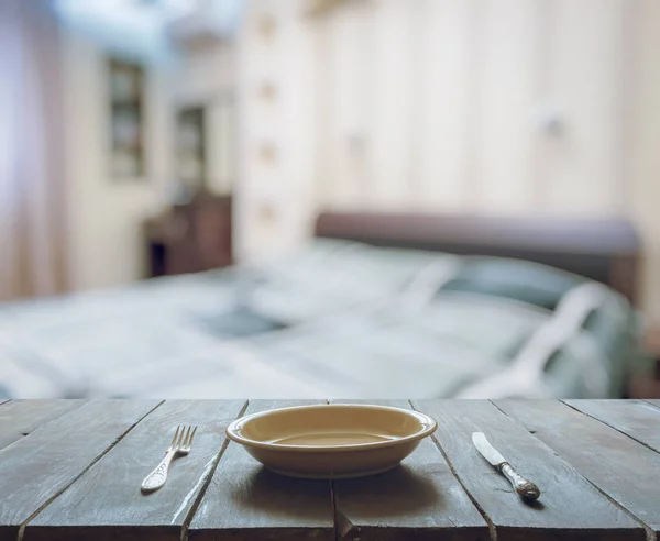 Leeg Bord Met Vork Mes Oude Houten Tafel Slaapkamer — Stockfoto