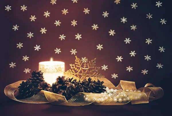 Decoración Navidad Vintage Con Vela Piñas Cinta —  Fotos de Stock
