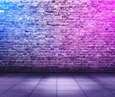 neon ışıkları ile tuğla iç