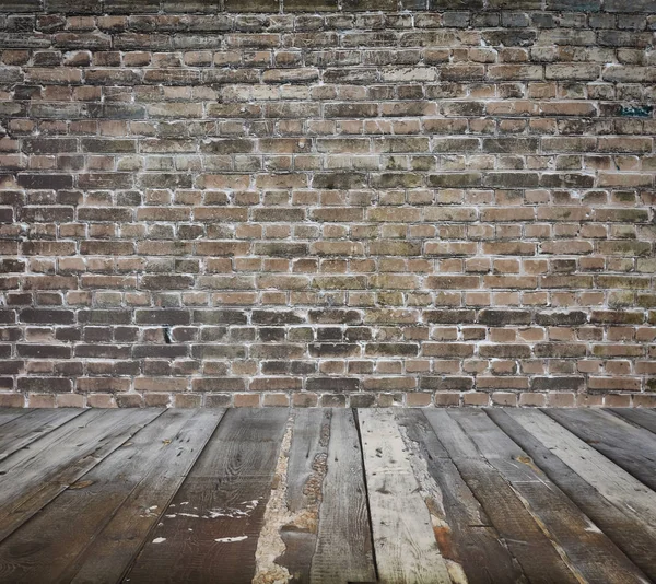 Vieja habitación con pared de ladrillo — Foto de Stock