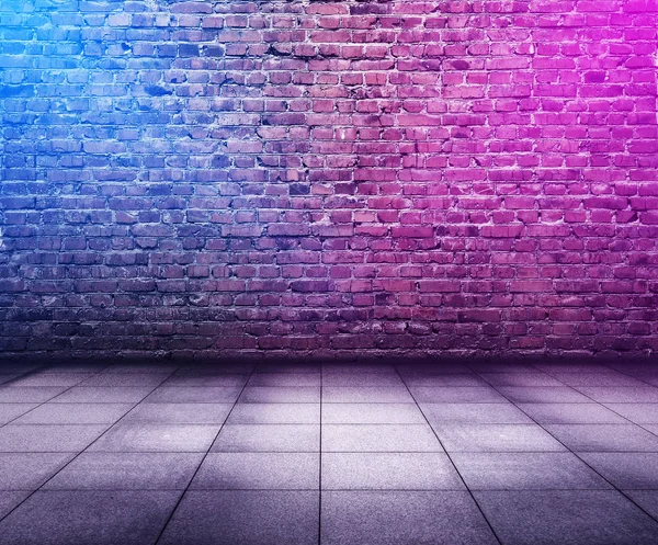 Bakstenen muren met neon verlichting — Stockfoto