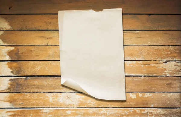 Wit Papier Oude Houten Muur Achtergrond Met Kopieerruimte — Stockfoto
