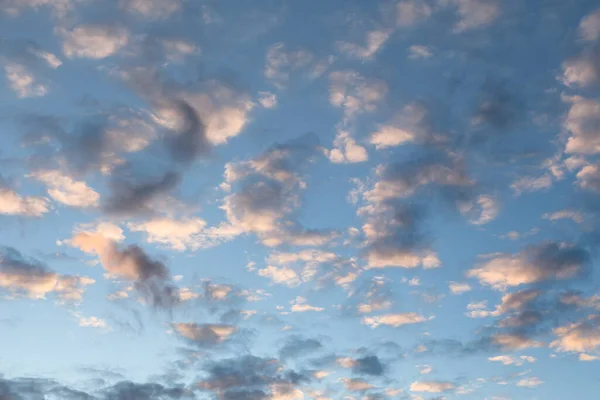 Güzel Bulutlar Mavi Gökyüzü Arkaplanı — Stok fotoğraf