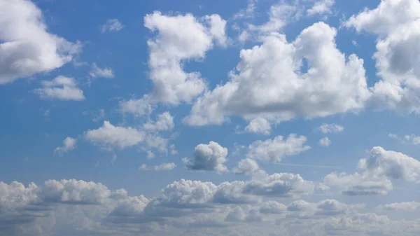Krásné Mraky Modrá Obloha Pozadí — Stock fotografie