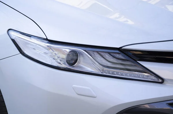 Front headlight of the car — Stock Photo, Image