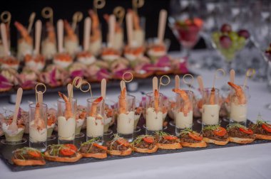 Açık büfe masada meze