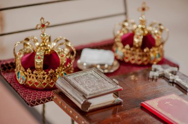 Ortodoks haç ve kilise düğünü