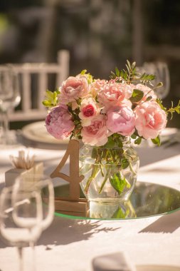 Düğün süslemeleri ve çiçekler