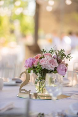 Düğün süslemeleri ve çiçekler