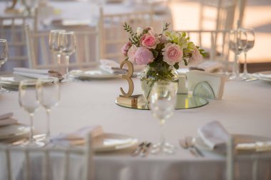 Düğün süslemeleri ve çiçekler