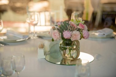 Düğün süslemeleri ve çiçekler