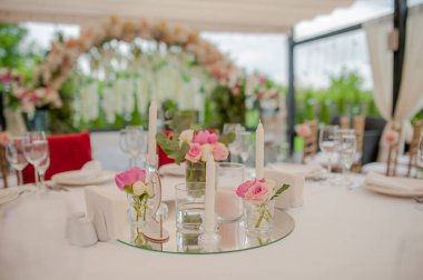 Düğün süslemeleri ve çiçekler