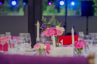 Düğün süslemeleri ve çiçekler