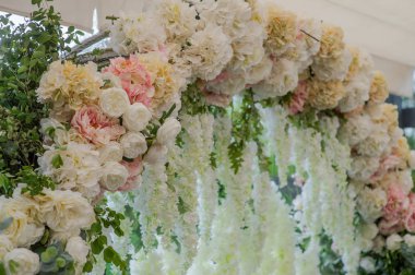 Düğün süslemeleri ve çiçekler