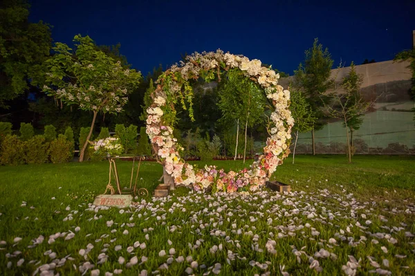 婚礼装饰品和鲜花 — 图库照片