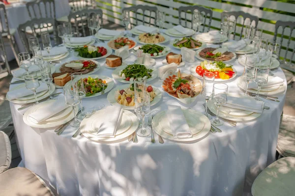 Eten Tafel Van Feestelijke Bruiloft — Stockfoto