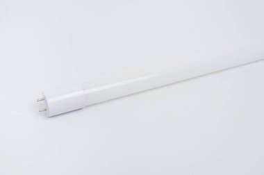 beyaz arka plan üzerinde elektrik ışıkları