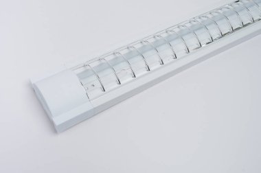 beyaz arka plan üzerinde elektrik ışıkları