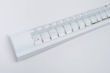 beyaz arka plan üzerinde elektrik ışıkları