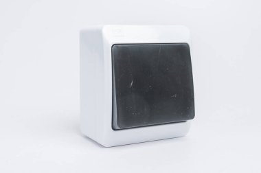 beyaz arka plan üzerinde elektrik prizleri