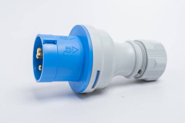 beyaz arka plan üzerinde elektrik prizleri